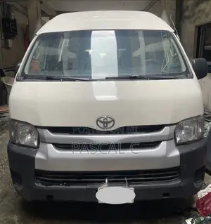 Toyota HiAce 2018 White