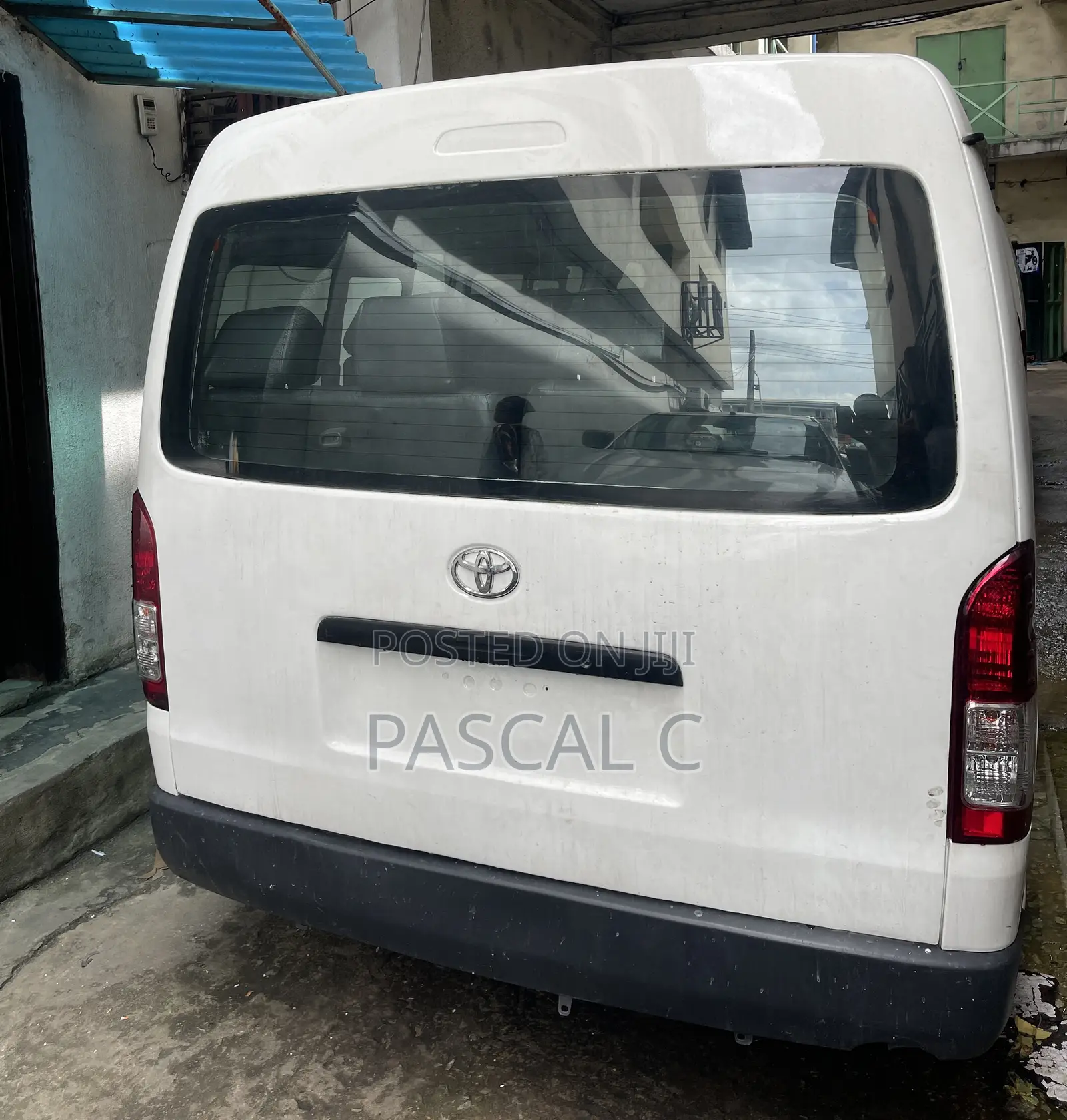 Toyota HiAce 2010 White