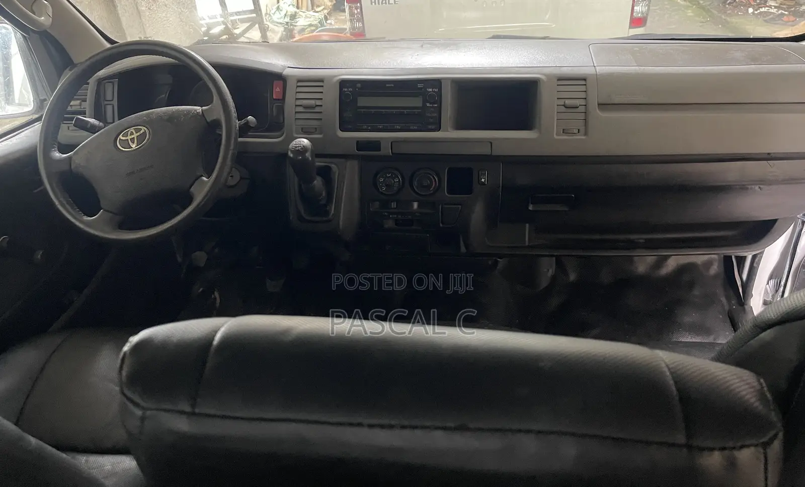 Toyota HiAce 2010 White