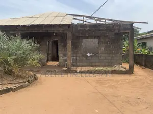 7bdrm Bungalow in Ahmadiyah Street, Ijede / Ikorodu for sale