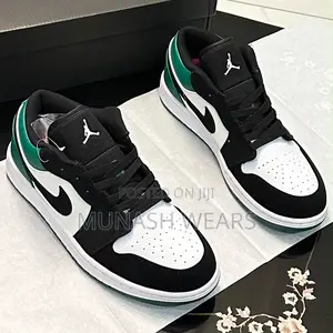 Sb Dunk Nike Green and White 40-47 Available