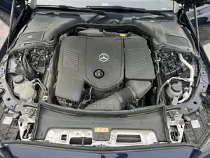 Mercedes-Benz C300 2023 Blue