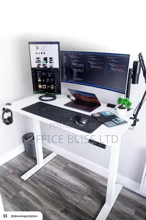 Eletric Adjustable Height Table + Black Mouse Pad