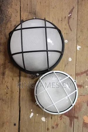 Round Cast Outdoor Light