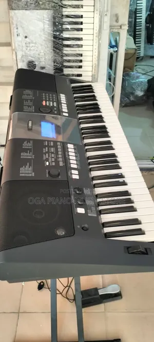 Yamaha PSR E423 Digital Portable Keyboard