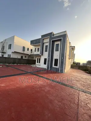 5bdrm Duplex in Karsana for sale