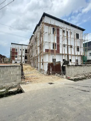 3bdrm Apartment in Aguda / Surulere for sale