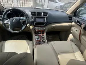 Toyota Highlander 3.5L 4WD 2013 White