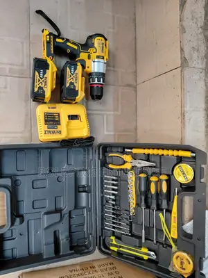 118 Volt Dewalt Heavy Duty Screwing/Drilling/Concrete Breaking Machine