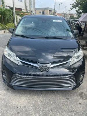 Toyota Sienna XLE AWD (3.5L 6cyl 8A) 2018 Black