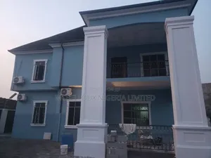 5bdrm Duplex in Warri for sale