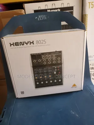 Behringer Xenyx 802s 8-Input 2-Bus Analog Mixer With a Usb Streaming