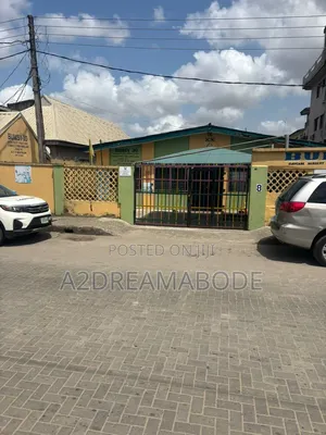 11bdrm Bungalow in Shomolu for sale