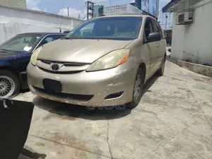 Toyota Sienna 2009 Gold