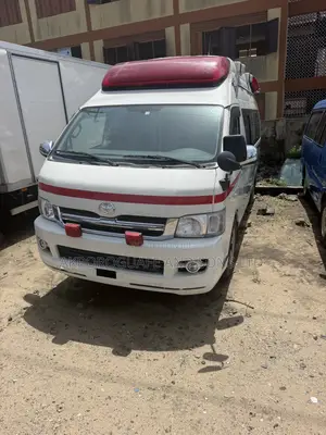 Toyota HiAce 2013 White