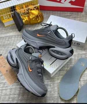 Nikeair Max Sneakers