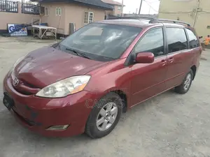 Toyota Sienna 2008 Red