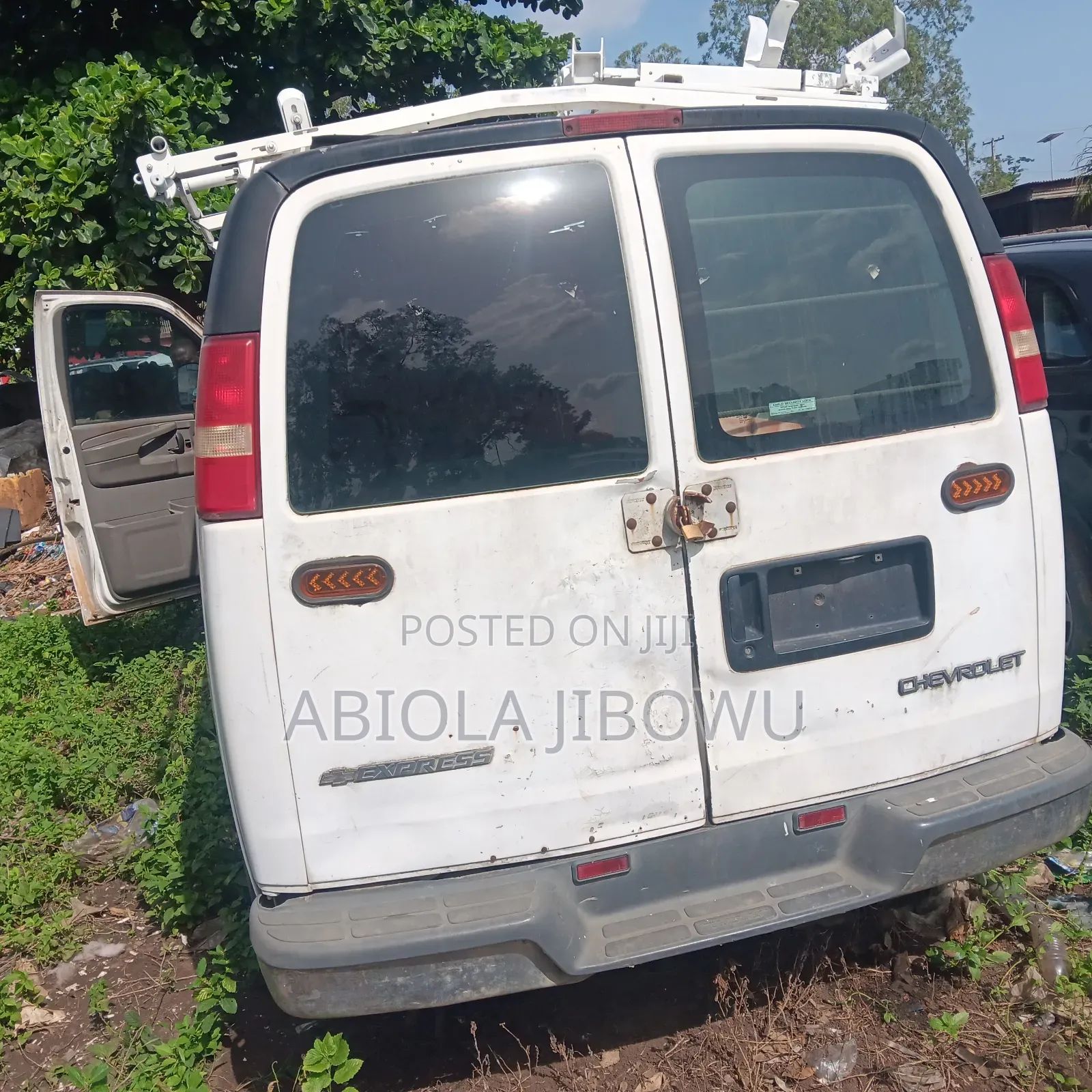 Chevrolet 3500 2006 White