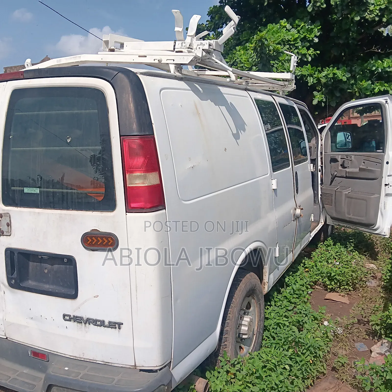 Chevrolet 3500 2006 White