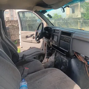 Chevrolet 3500 2006 White