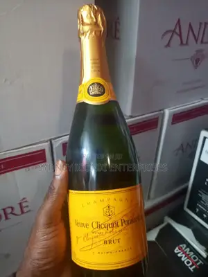 Veuve Cliquot Brut (Carton by 12 Bottles)
