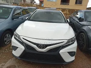 Toyota Camry XSE 4dr Sedan (2.5L 4cyl 6A) 2017 White