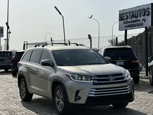Toyota Highlander LE 4dr SUV (3.5L 6cyl 6A) 2015 Gold