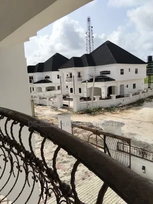 5bdrm Duplex in New Owerri Inside A for sale