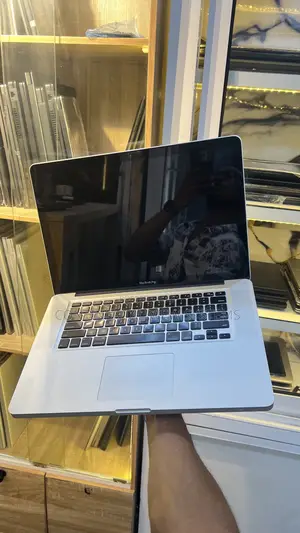 Laptop Apple MacBook Pro 2011 4GB Intel Core i5 HDD 250GB