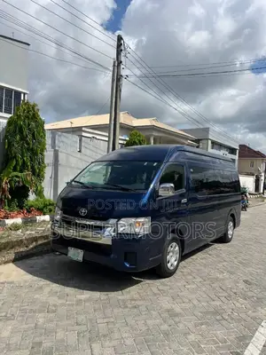 2018 9-Seater Toyota Hiace Bus Lagos Rental