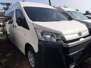Toyota HiAce 2022 White