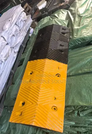 Heavy-Duty Rubber Speed Bump 1meter by 50mm
