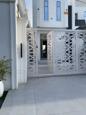 5bdrm Duplex in Omole Estate for sale