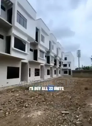 3bdrm Duplex in Estate, Ago Palace for sale