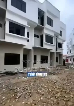 3bdrm Duplex in Estate, Ago Palace for sale
