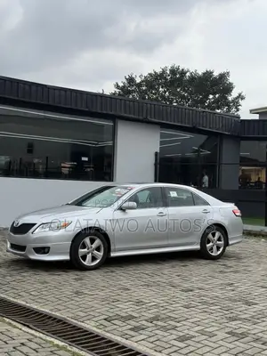 Toyota Camry SE V6 4dr Sedan (3.5L 6cyl 6A) 2012 Silver