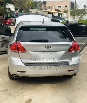 Toyota Venza AWD 2010 Silver