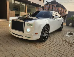 Chrysler 300C 2010 White