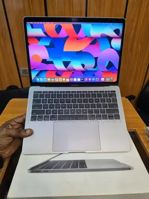 Laptop Apple MacBook Pro 2017 8GB Intel Core i5 SSD 256GB