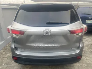 Toyota Highlander LE 4dr SUV (2.7L 4cyl 6A) 2015 Silver