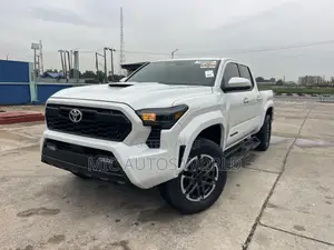 Toyota Tacoma 2024 White