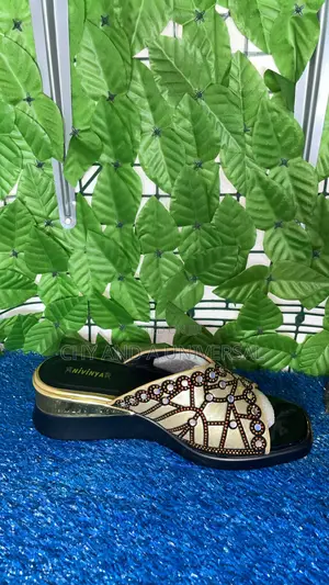 Nivinya Wedge Footwear
