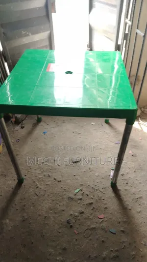 Plastic Teble
