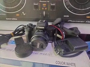 Canon Eos M50