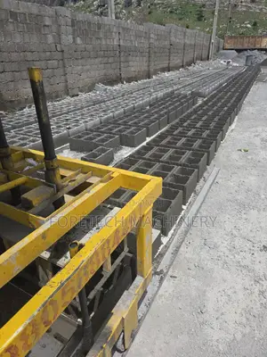 Egg Layer Mobile Concrete Block Molding Machine