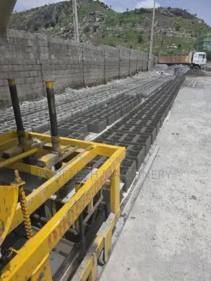 Concrete Block Molding Machine (3000 Blocks Daily)