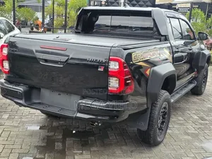 Toyota Hilux 2024 Black