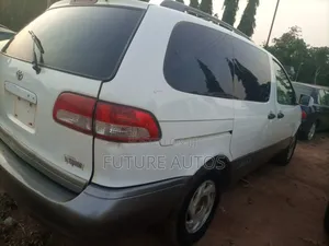 Toyota Sienna 2003 White