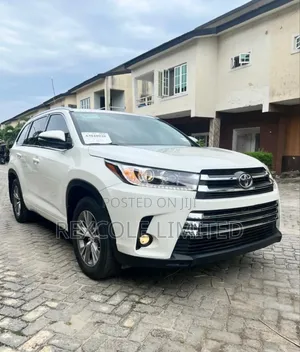 Toyota Highlander XLE 4dr SUV AWD (3.5L 6cyl 6A) 2015 White