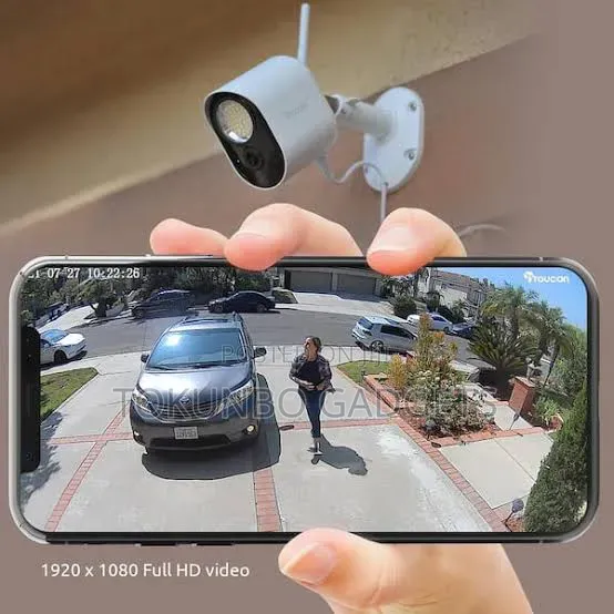 Toucan Floodlight Security Camera